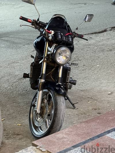 Hornet 900