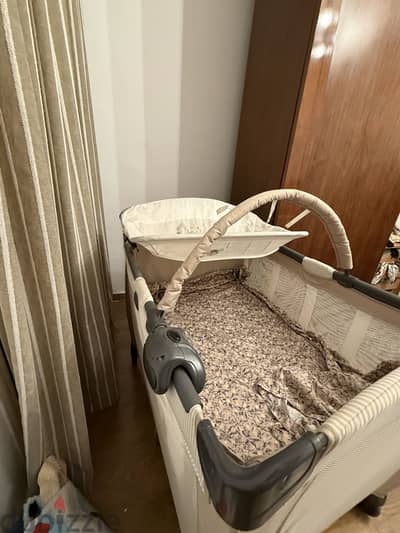 سرير أطفال جراكو أصلي (Graco) مستويين بالهزاز والمزيكا والملاية بتاعته