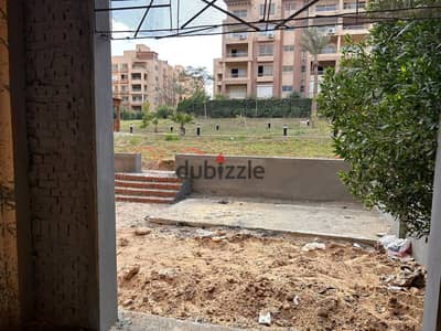 شقة للبيع ارضي 200متر بجنينة 230 م ناصيتين - في جاردن هيلز استلام فوري - نص تشطيب