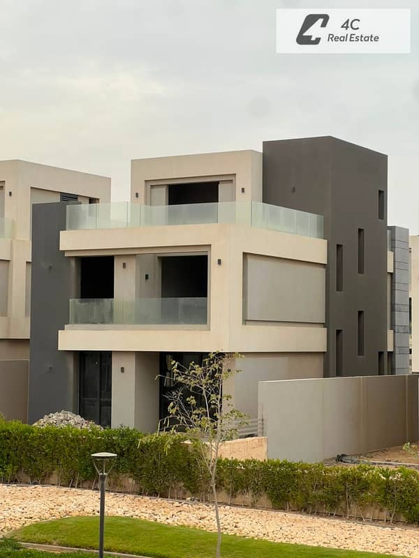 اقل من سعر الماركت ب 4 مليون فيلا بحري ستاندالون مودرن ف اميز بارسيل 6 غرف نوم استلام فوري للبيع ف كمبوند لافيستا سيتى التجمع الخامس La Vista City