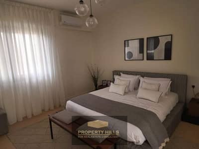 Next to Swan Lake Sheikh Zayed, a studio apartment directly on Dahshur Road with a panoramic view of the landscape.