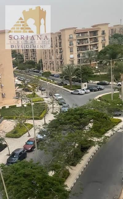 للإيجار الفاضي بمدينه الرحاب شقه 162 متر تشطيب شركه بحاله نظيفه جدا جنب السوق الشرقي وخطوات لمول افنيو فيو مميز علي شارع