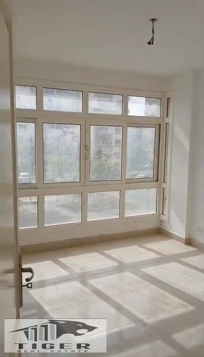 For rent in my town, an apartment 78m, new law, in front of services /. Limited time offers {{{{. Strong offers √√√. Opportunity }}}} B12 78m finishing company with kitchen 2 rooms 1 bathroom pictures available serious inquiries only key available for contact phone or WhatsApp 01002715806