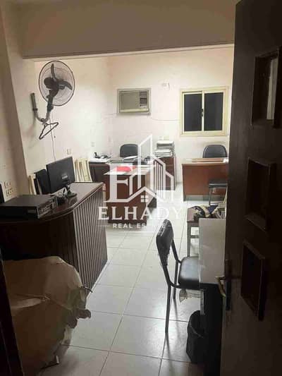 شقه دور ارضي للبيع مساحه ١١٠ تحميل قديم ٣ غرف وحمام ومطبخ ورسبشين تصلح سكن او ادري