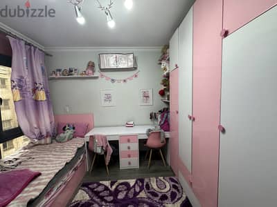 Bed room for 2 girls