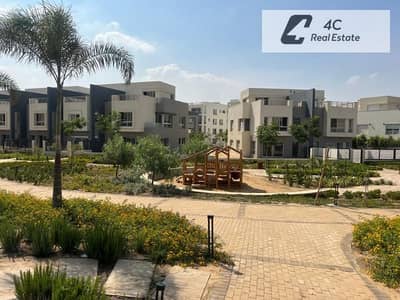 اقل سعر تاون مودرن  – تاون هاوس- كورنر – ريسيل – Hyde Park – التجمع الخامس-تشطيب الترا سوبر لوكس بالتكييفات-Open view landscape-جاهزة للمعاينه