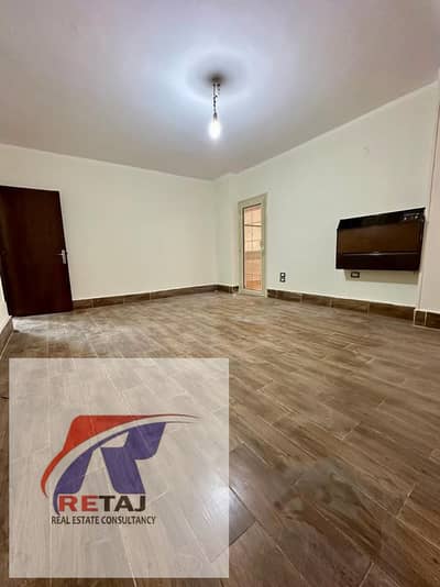 For sale: First-floor balcony apartment, 280 square meters on a main street in Nasr City, suitable for a company.