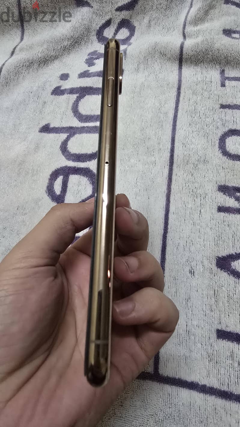 Apple - iPhone XS Max 4