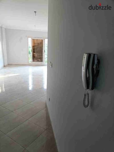 Apartment for sale in the Dar Misr compound, Al-Qarnifl, New Cairo, near Al-Rehab, the Eastern Market, the Public Prosecutor's Office, and the Cairo Security Directorate