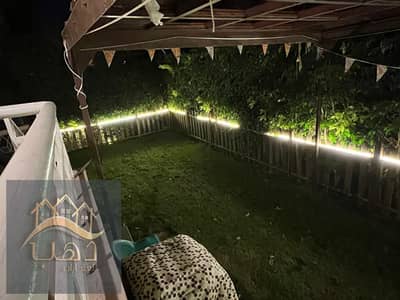 For sale in Madinaty, a 96 sqm ground apartment with a 55 sqm garden in B6, a wide garden view, super ultra finishes, 3 rooms, 2 bathrooms, in an amazing location, steps from the mosque and the market in Madinaty, Cairo.
