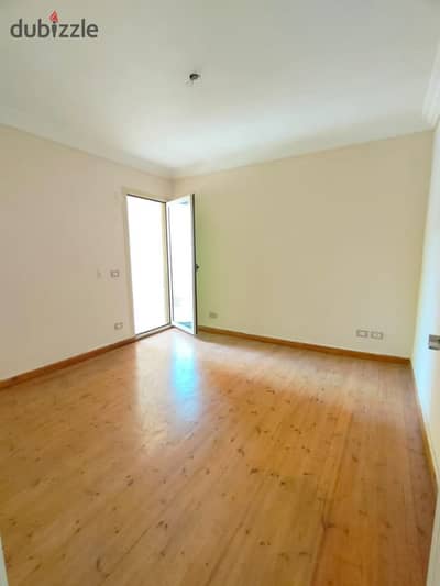 لإيجار سكني بثروت 170م دور 8