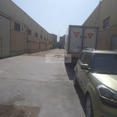 For rent: Licensed concrete warehouse in Shorouk City, 600 sq m.