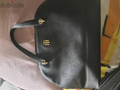 شنطه حريمي ماركة تومي