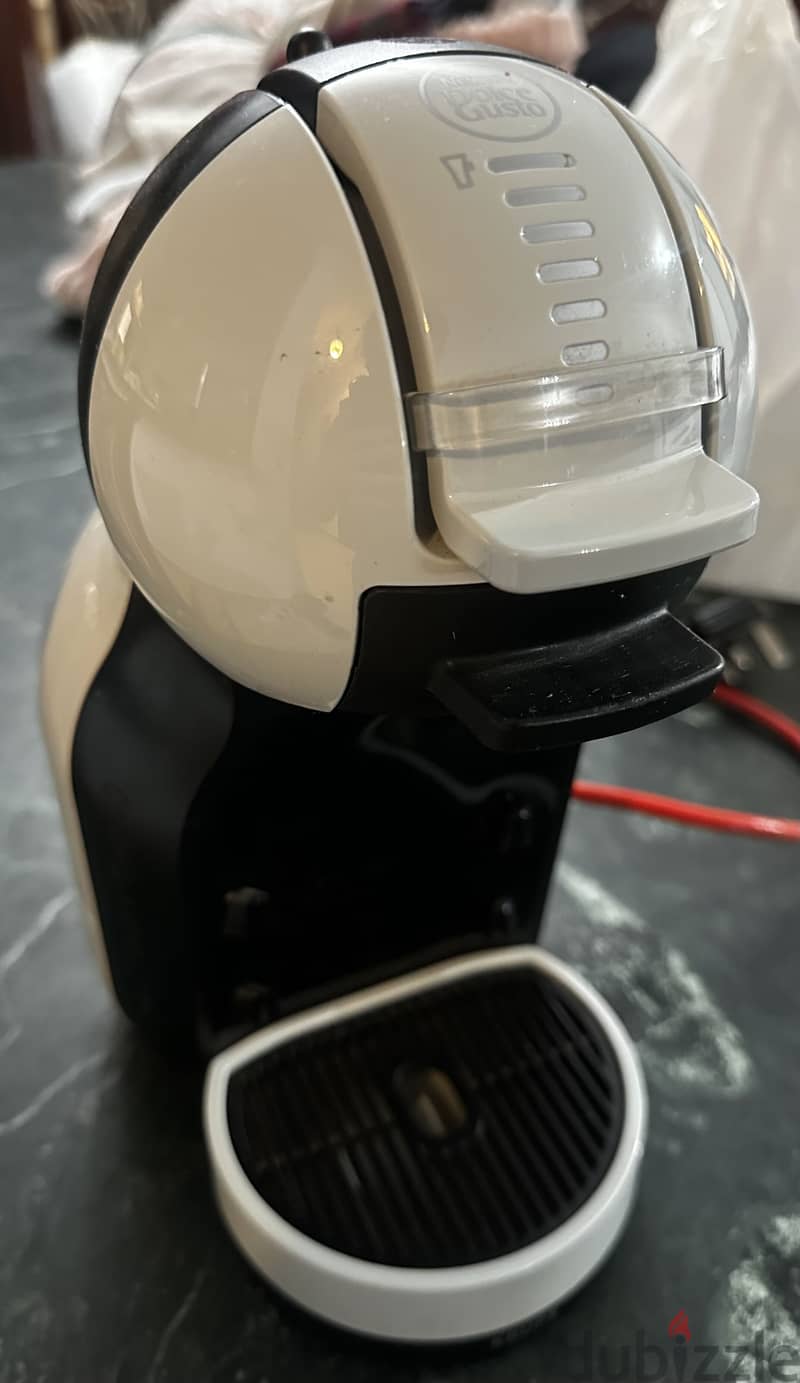 Dolce Gusto Coffee Machine 2