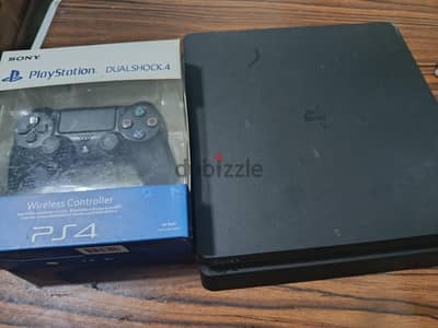 بلايستيشن 4 سليم مساحه وأحد تيرا معاه دراع اصلي