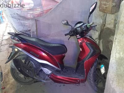 اسكوتر st plas 200cc