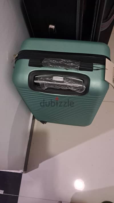للبيع شنطه  اخضر فاتح جديده كاري اون