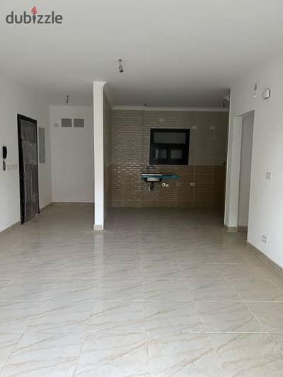 Apartment for rent, legal in Madinaty, area 131 meters in B15, Garden View next to services directly, repeating second floor, consisting of 3 rooms and 2 bathrooms, finishing by a distinguished company, very close to the First Season Park