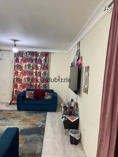 Apartment for sale in Al-Ma'adi Al-Ma'adi (upper level)Area: 160 sq mConsists of 3 bedrooms, bathroom, reception, and kitchen3rd floorElevator availab