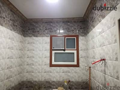 Apartment for sale in Al-Ma'adi, Zahraa Al-Maadi, with a front and sea view. Area: 165 sq mConsists of 3 bedrooms, bathroom, reception, and kitchen. 2nd