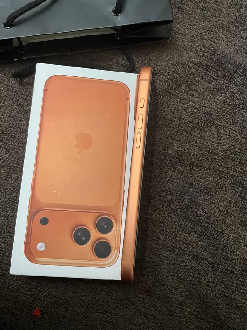Apple - iPhone 17 Pro Max 3