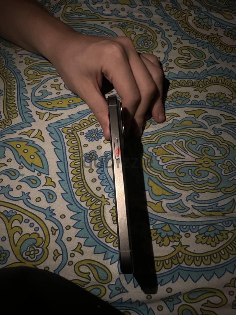 Apple - iPhone 15 Pro 3