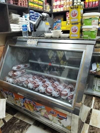 ثلاجة عرض جبنه بحالة ممتازة جدا جدا جدا