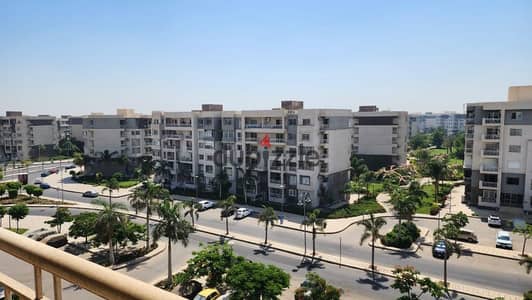 #For sale, an apartment with an area of 116 meters in B10, fully paid, third floor, corner, overlooking the narrow garden and the main street towards the northwest, directly in front of the services.