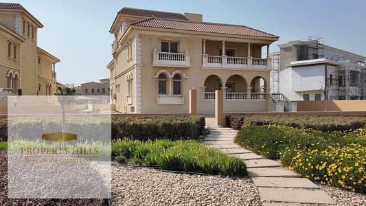 فيلا بتطل على لاند سكيب  للبيع في القاهرة الجديدة باقل سعر