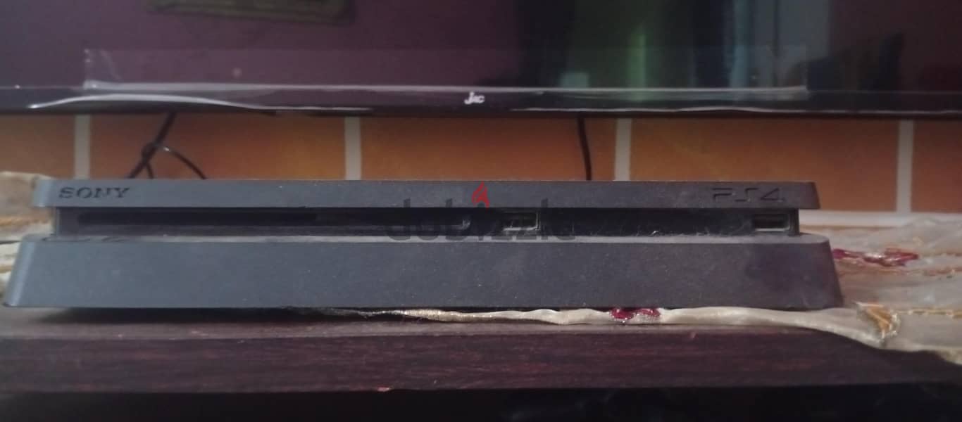 PS4 SLIM 500GB + TWO CONTROLLER 1