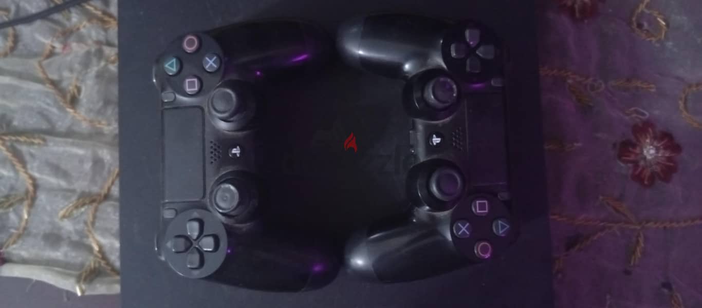 PS4 SLIM 500GB + TWO CONTROLLER 2