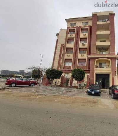 شقة مميزة للبيع بمدينة الشروق ٢ إطلالة مباشرة على الرابط الأوسط