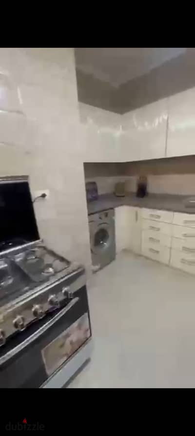شقة للايجار المفروش للسكن الراقي بموقع متميز عالدائري ميدان محمد ذاكي كمبوند وان قطامية المرشدي بالقرب من جميع الخدمات والمطاعم وكارفو الدائري