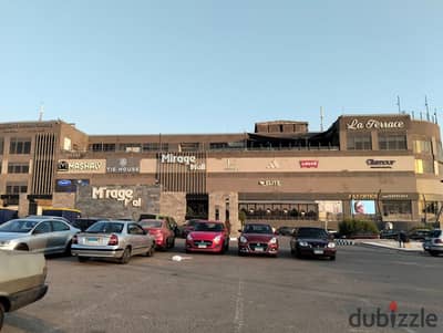 محل190م ارضى متشطب للبراندات بميراج مول  طريق السويس  بجوار كمياوند حسن علام .