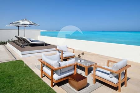 The Most Elite Palace in North Coast, First Row Sea, Fully Finished with ACs and Kitchen Cabinets, 7 Master Bedrooms, 8 Year Installments