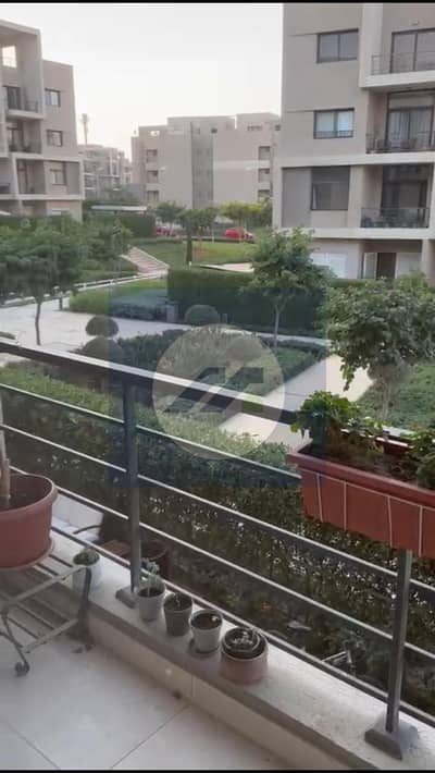 شقة للإيجارنصف مفروشة 3 غرف منهم ماستر في فيفث سكوير المراسم – القاهرة الجديدة