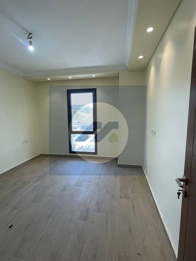 للإيجاردوبلكس نصف مفروش 3 غرف بحديقة في إيستاون – القاهرة الجديدة