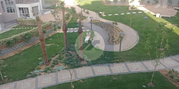 للإيجار شقة نصف مفروشة 3 غرف مع غرفة مربية في CFC ليفينج – القاهرة الجديدة