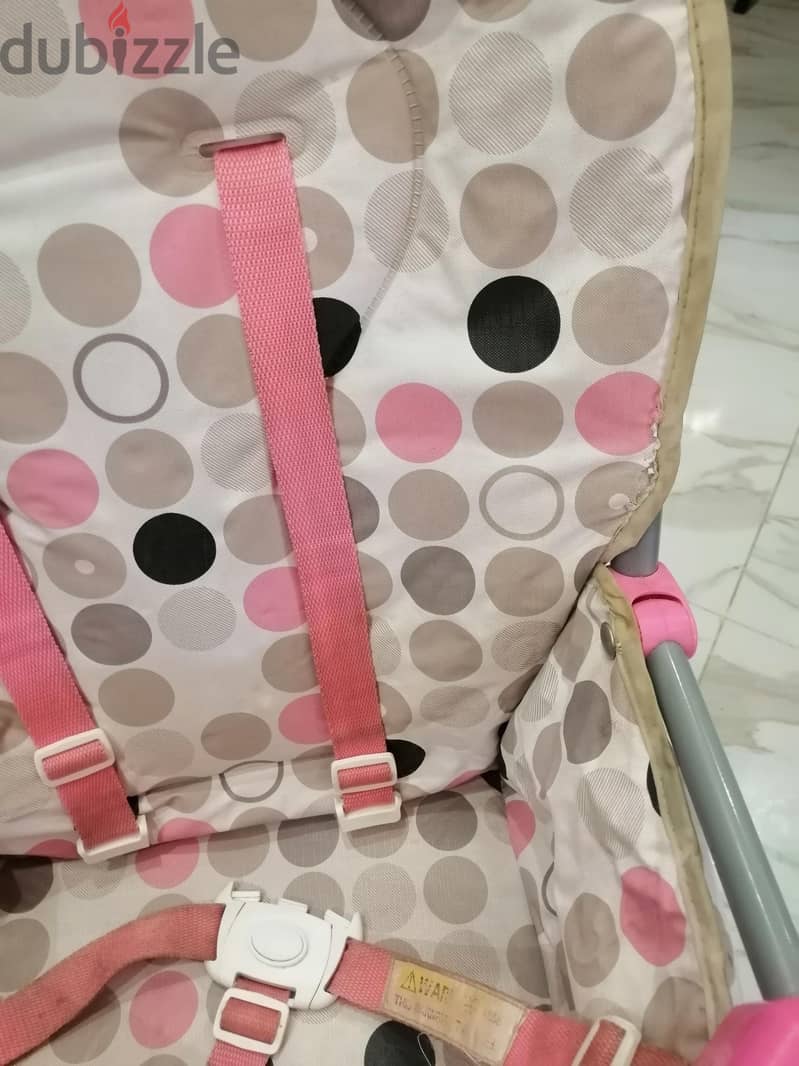 Petit Bebe pink feeding chair 4