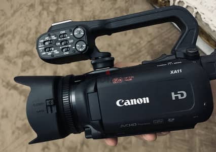 Canon XA11 كاميرا احترافية شبه جديدة استخدام مرتين فقط شخصي