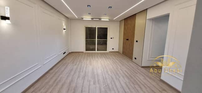 Apartment 116 sq m for sale in Madinaty B12, one minute from services, wholesale market, and medical center. Ultra super lux finishing, first occupanc