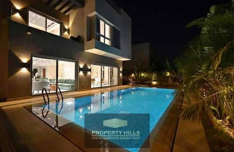 Villa with swimming pool in Cleopatra Square on Axis 26 in Sheikh Zayed in front of Galleria 40 next to Joya, Swan Lake, and Rim Residence, and First Heights