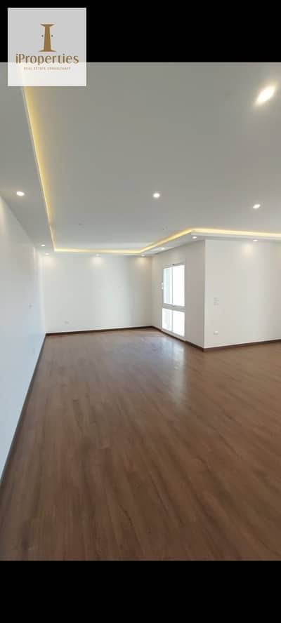 Fully finished apartment prime location facing north Hyde park