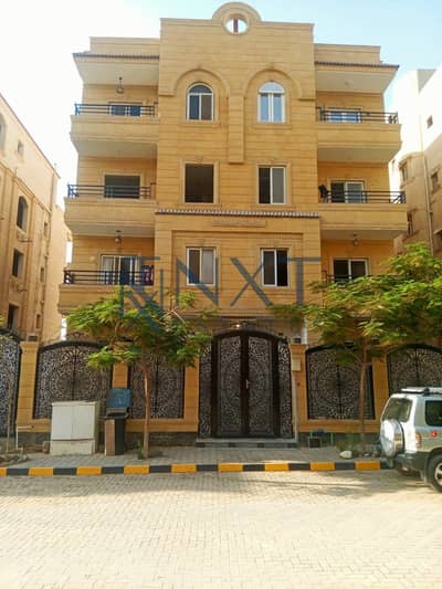 شقة 150م للبيع دبل فيس بحديقة خاصة، تطل على الشارع وكمباوند رويال سيتي، قابلة للتسجيل بالشهر العقاري، عدادات كهرباء ومياه وغاز جاهزة