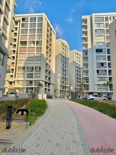 Apartment for sale in Compound One Qatami 173 meters super lux 3 bedrooms and 3 bathrooms and dressing view on the martyr axis and shut out.