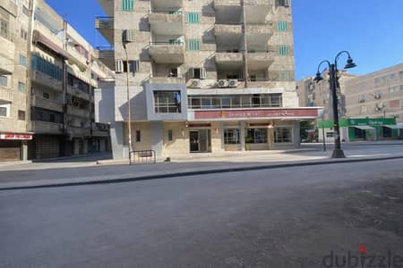 محل للبيع بالهانوفيل بشارع الخلافاء مساحه ١٨ متر بالاضافه الي بدروم