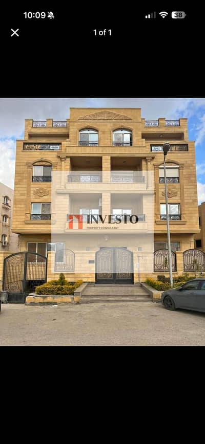 Luxury 180 sqm apartment for sale in one of the finest compounds in Obour City. Features 3 spacious bedrooms, 3 bathrooms, a large reception area, and premium finishes. Enjoy a beautiful view, green landscapes, 24/7 security, and integrated services. Prim