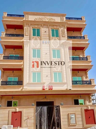 شقه 175 متر (3غرف - 2-حمام -ريسيبشن كبير) + حصه في الجراچ في بيت الوطن - العبور الجديده استلام خلال 6 شهور بجانب الخدمات و الطريق الرئيسي