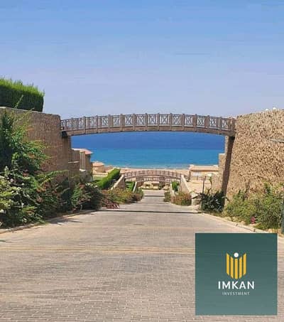 With a down payment of 500,000, a chalet is for sale in Ain Sokhna, ultra-super-luxurious finishing, with air conditioning and a kitchen, in Telal Ali