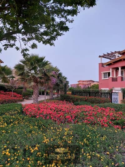 للبيع توين هاوس جاهز للسكن فى هايد بارك - Hyde Park New Cairo بجوار مفيدا Mivida